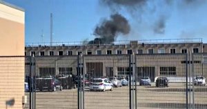 +فيديو: اندلاع أعمال شغب عارمة بسجون إيطاليا، تخلف قتلى في ما يناهز 30سجنا، و السبب، فيروس كورونا.