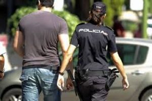 تفاصيل صادمة: مغربي إقتحم منزل شرطية إسبانية وإغتصبها بطريقة وحشية أفقدتها الوعي 7 téléchargement 7