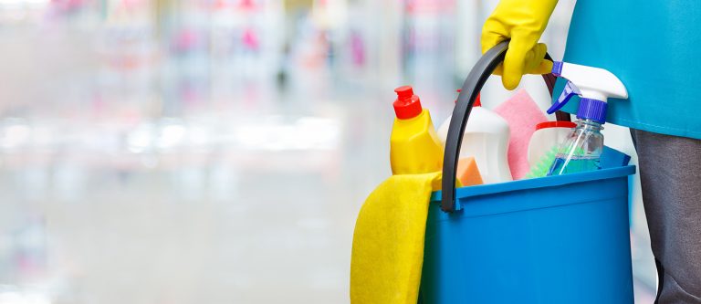 حسب وزارة الخارجية المغربية.. سقف المرأة الامازيغية منظفة مكاتب بالإدارة المغربية