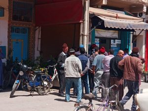 بالصور: هل ستتحول نقط إستخلاص المساعدات المالية بأكادير إلى بؤر لإنتشار فيروس كورونا 8 0a778075 8f2c 43c0 b862 a7d1510da6b9