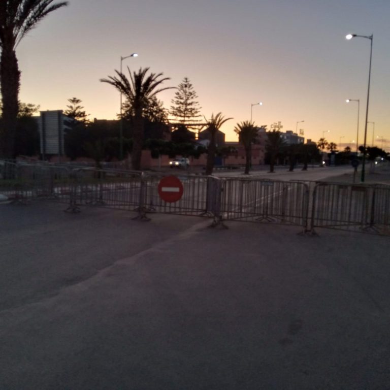 بالصور: فيروس كورونا يقود لتطويق أحياء مدينة ضواحي أكادير بشكل كامل