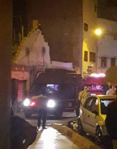 بالصور والفيديو: حالة من الإستنفار بأكادير أثناء نقل المخالطين للمصابة الجديدة بفيروس كورونا 2 99111152 134517988207313 9142588190257840128 n