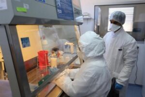 تخفيض تعريفة التحاليل المخبرية الخاصة بفيروس كورونا، و تعويض ثمنها من طرف جميع الصناديق و التعاضديات وشركات التأمين. 8 تعريفة التحاليل المخبرية