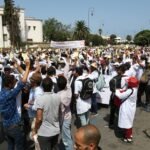توقيف شبكة من الأطباء تتاجر بمٱسي مرضى كورونا.