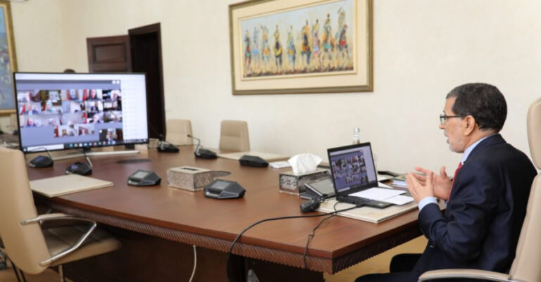 مغاربة ينتظرون بقلب مشدود مخرجات أول مجلس حكومي في 2021، والخوف من عودة الحجر الصحي يجثم على قلوب العديدين.