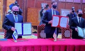 الاعلان رسمياً عن اعتراف إسرائيل بسيادة المغرب الكاملة على صحرائه ضمن مذكرة تفاهم وقعها العثماني عن الجانب المغربي. 1 إسرائيل