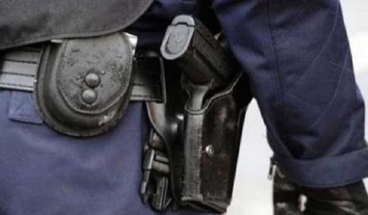 مفتش شرطة يضطر لاستخدام سلاحه الوظيفي لتوقيف شخص خطير