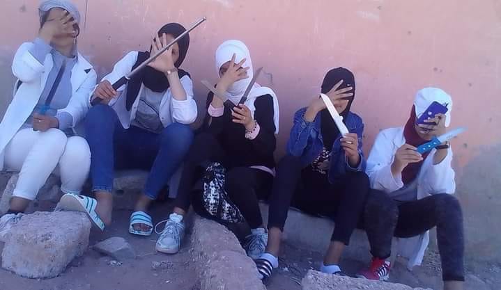 عاجل : إعتقال بطلات فيديو السيوف أمام ثانوية ضواحي أكادير يفجر معطيات خطيرة، والقضية فيها تصفية حسابات