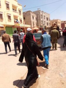 بالصور : فتاة عارية تماما تتجول بالشارع العام بأكادير نهار رمضان تستنفر المصالح الأمنية