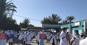 الأطباء الداخليون بالمستشفى الجامعي