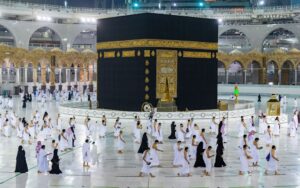 السعودية: أداء مناسك العمرة سيقتصر على من تلقوا التلقيح ضد كورونا 4 العمرة