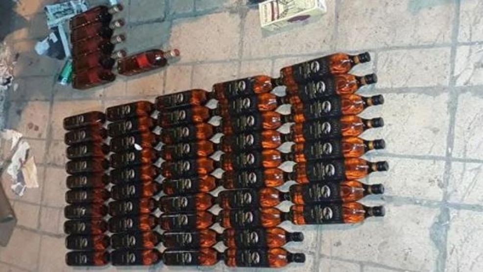 أمن تزنيت يطيح بمروج للمشروبات الكحولية بعد محاولة فرار فاشلة.