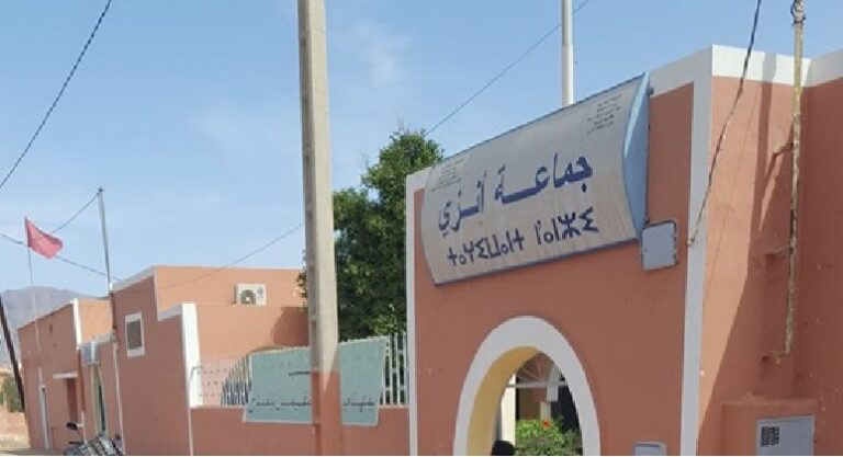 تيزنيت : نواب رئيس إحدى الجماعات ينقلبون على رئيسهم، ويحملونه مسؤولية تردي أوضاع الساكنة.