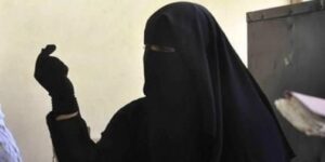 زوج ضواحي اكادير يفجر فضيحة جنسية بطلتها زوجته المنقبة التي كانت تخونه بطريقة لا تخطر علی البال