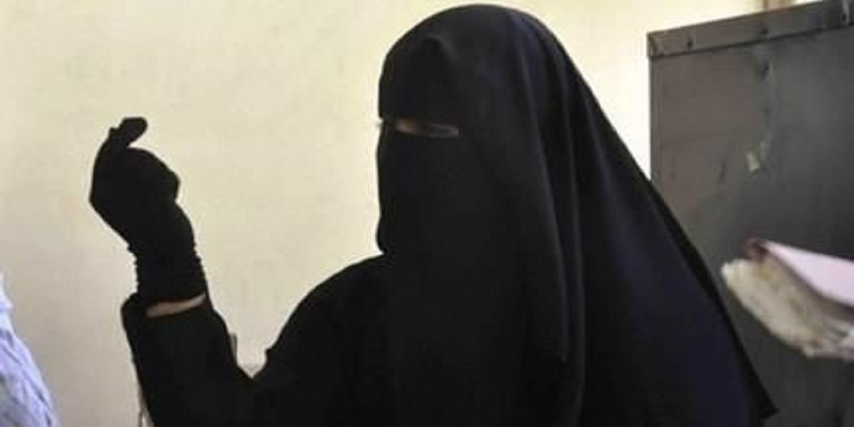زوج ضواحي اكادير يفجر فضيحة جنسية بطلتها زوجته المنقبة التي كانت تخونه بطريقة لا تخطر علی البال