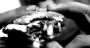 فيديو إفطار علني لتلاميذ بأبواب ومحيط مؤسسة تعليمية يؤجج الغضب بمواقع التواصل الاجتماعي.