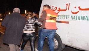 عصابة ضمنها فتاة