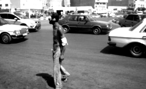 أكادير : انتشار المرضى المختلين عقليا بشوارع المدينة يثير مخاوف المواطنين.