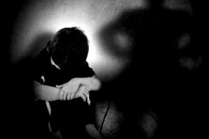 بعد اغتصاب ابنها من طرف خاله في مرحاض مسجد… الأم تريد التنازل عن القضية !