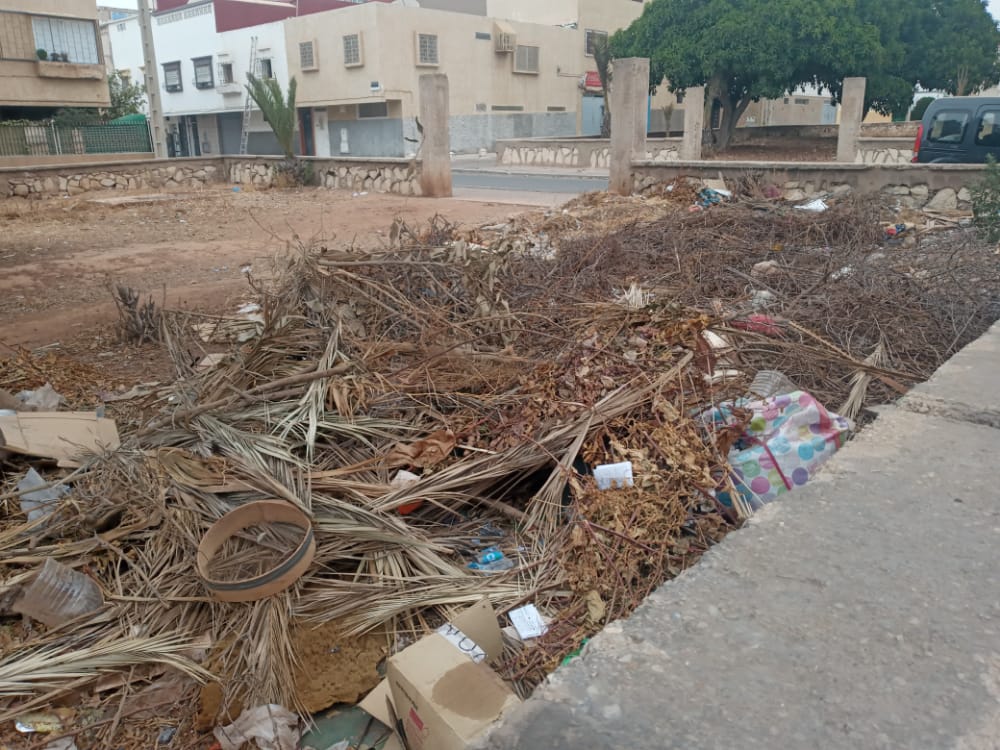 حديقة حي إيراك بأكادير تتحول إلى ما يشبه الخلاء، وسط مطالب بإيلاء الاهتمام للمساحات الخضراء.