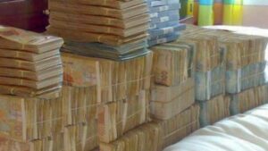 تخصيص مبلغ خيالي للمساهمة في تمويل الحملات الإنتخابية للأحزاب والنقابات المشاركة في الإنتخابات. 10 مبلغ خيالي للمساهمة