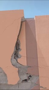 فضيحة التصدعات بسور المجزرة الجماعية الجديدة  بأولاد تايمة التي كلفت الملايين تضع حيصلة العدالة والتنمية في الشك