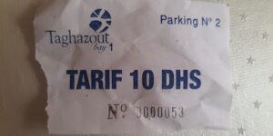 أكادير : إغلاق شواطئ وفرض تسعيرة مضاعفة على السيارات وسط استياء المصطافين. (+صور).