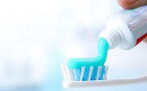 دراسة تكشف الأضرار البليغة لمعجون الأسنان.