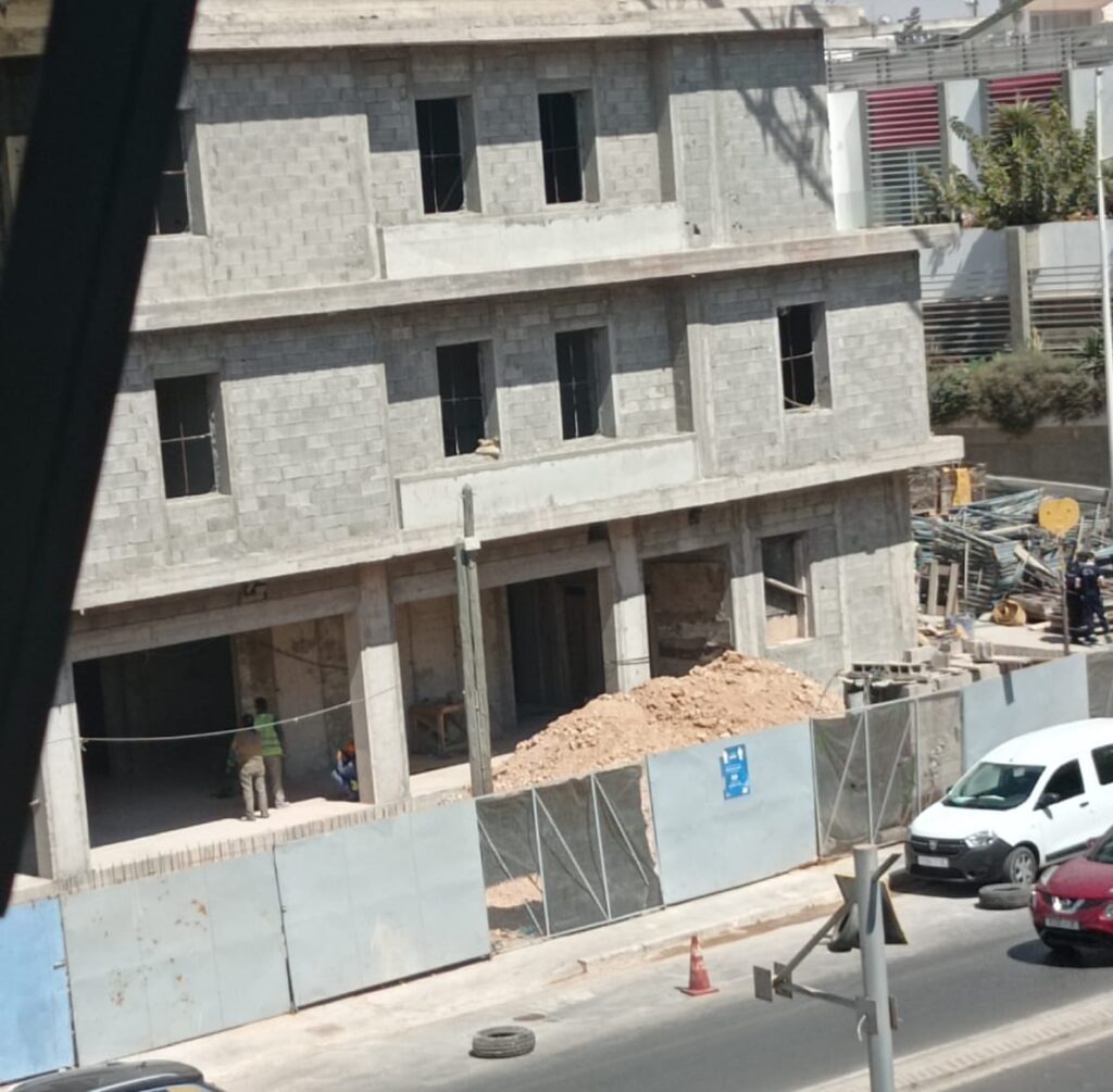 بناء في أحد الأوراش 2