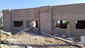 أكادير : نقل عامل بين الحياة و الموت بعد سقوط مدوي وسط ورشة بناء أقسام التعليم الأولي بمؤسسة تعليمية. 9 ورش بناء