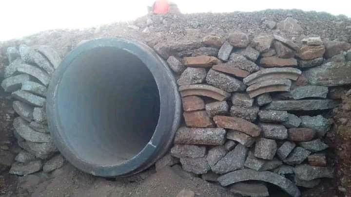 سوس ماسة : مواطنون يشتكون من عدم احترام الأشغال بإحدى الطرق للضوابط القانونية، ويطالبون بإيفاد لجنة للمراقبة (+صور)