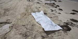 جثة فتاة على الشاطئ وقنينة بها مواد سامة تستنفر السلطات