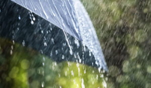 طقس السبت: سحب كثيفة مصحوبة بأمطار متفرقة بهذه المناطق 10 الطقس 5
