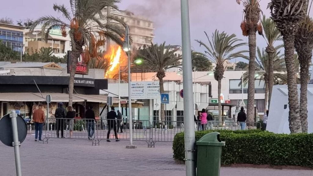 أكادير : إندلاع حريق بالقرب من المركب السياحي مارينا +”صورة”