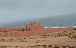 استنفار أمني كبير إثر سرقة إقامة عاملية على شاطئ معروف ضواحي أكادير . (+صورة)