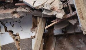 انهيار سقف بناية في طور التشييد يخلف جرحى