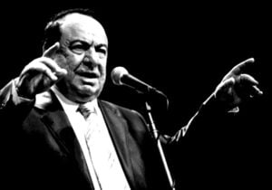 الساحة الفنية العربية تفقد أهمّ أعمدتها.. الفنان السوري صباح فخري 11 صباح فخري