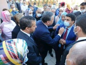 بالفيديو : “كنعرف لون التقاشر اللي لابس” وزير العدل يهين المدير الإقليمي للثقافة بتارودانت