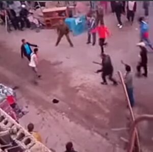 مقرقب يهاجم عناصر الدرك والقوات المساعدة بسيف بأيت اعميرة ضواحي أكادير+”صور”