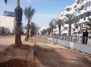 أكادير : الفوضي العارمة عنوان أهم شارع بالمدينة، و إنذارات و انتقادات في مهب الريح.