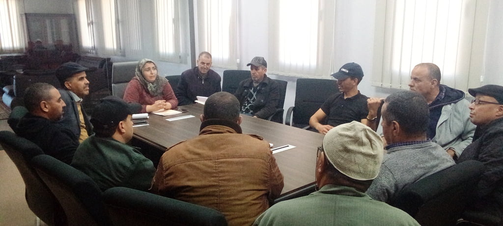 أولاد تايمة : التداول في مشاكل الفلاحين في اجتماع لرئيسة الجماعة مع المهنيين.