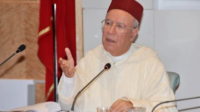 وزير الأوقاف يوضح بخصوص إغلاق “قاعات الصلاة” بشكل نهائي