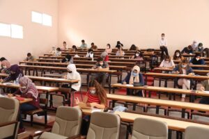 الجامعات