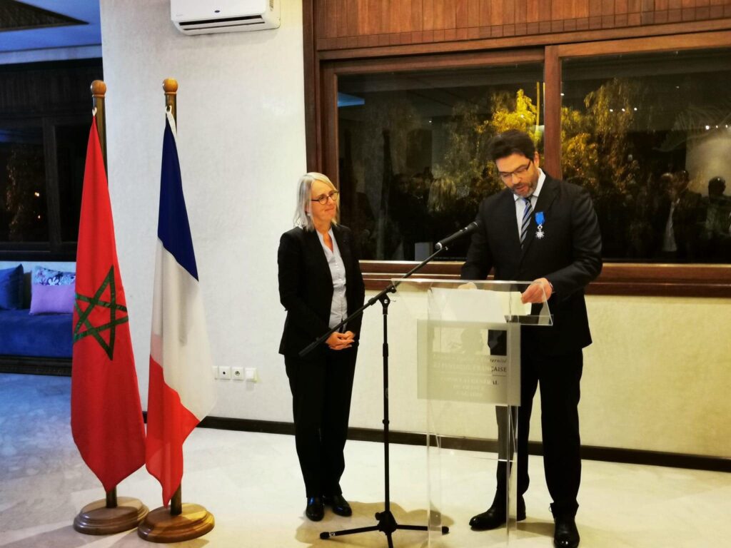 القنصلة العامة بأكادير توشح كريم أشنكلي بوسام الاستحقاق من درجة فارس (+صور )