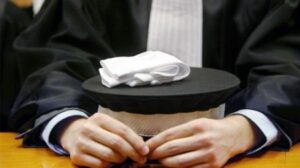 اعتقل من وسط المحكمة.. نهاية حزينة لمحام “مزور”