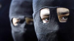 عصابة من الملثمين