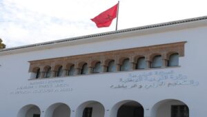 نقابيون كونفدراليون يطالبون بإقرار نظام أساسي موحد يشمل جميع العاملين بقطاع التربية الوطنية. 4 قطاع التربية الوطنية