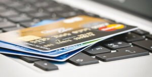 قرصنة بطائق بنكية على الأنترنيت