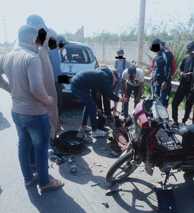 إنزكان : إصطدام قوي بين دراجة نارية وسيارة أجرة بأولاد دحو +”صور”