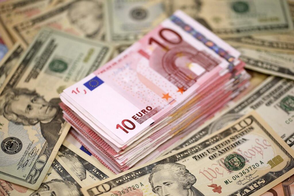 الأورو و الدولار